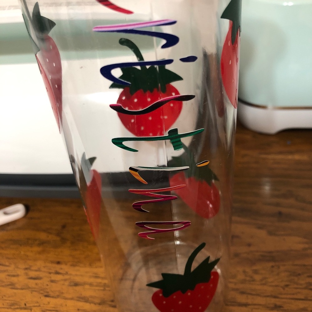 Water cups - Picture 3 of 5
